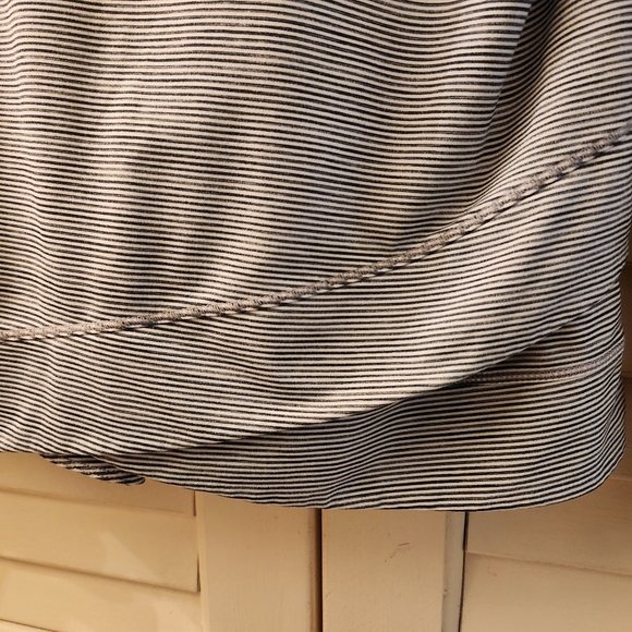 Lovely Zella Jersey Athletic Top with Beautiful details!      Sz XL - Picture 14 of 14